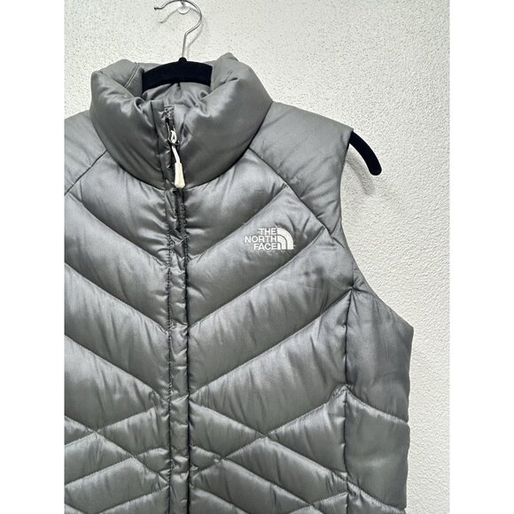 The North Face Puffer Vest Womens Small Silver 550 Goose Down Full Zip Pockets - Picture 3 of 8